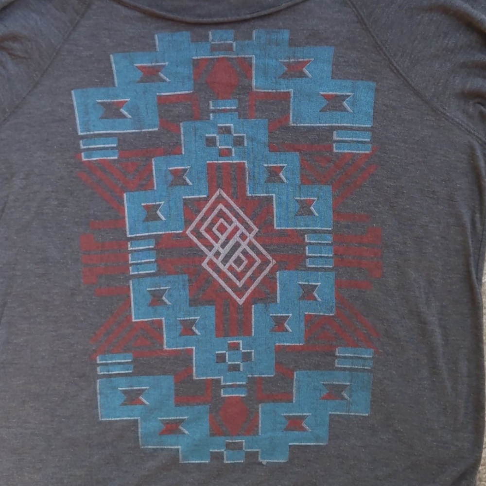 Gray Aztec design tee - Picture 2 of 2
